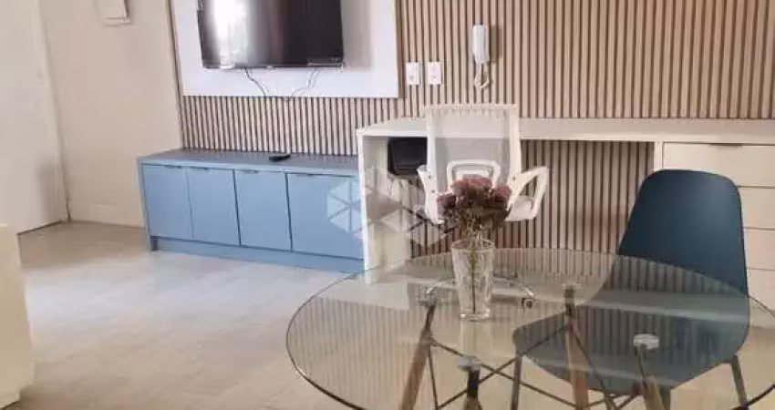 Apartamento 38 m² completamente reformado, próximo a estação são joaquim.