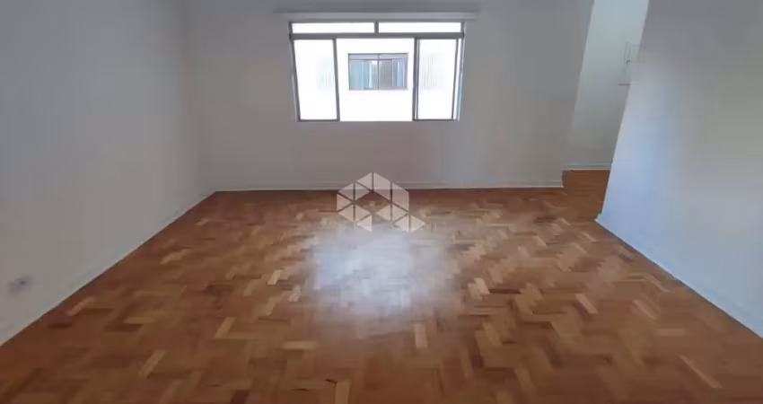 Apartamento reformado próximo à lins de vasconcelos, com 82m², 2 quartos e 2 banheiros.