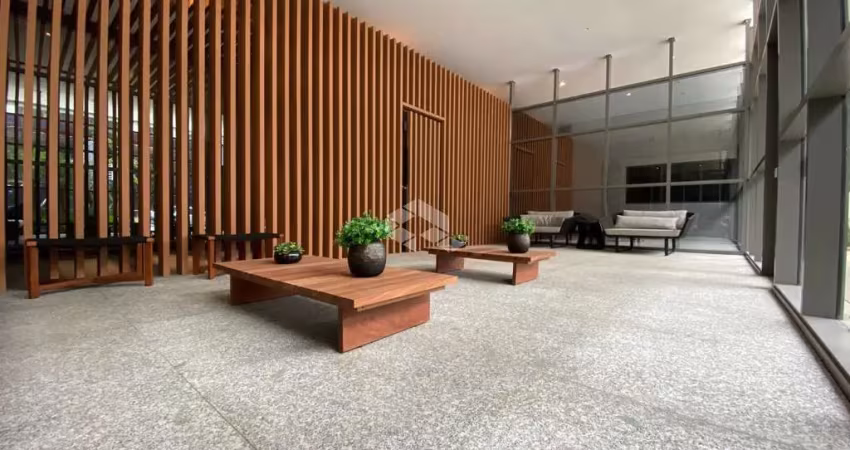 Apartamento novo no itaim bibi com 02 suítes e 01 vaga de garagem.