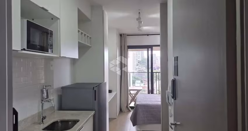 Apartamento mobiliado na vila mariana, perto do metrô, com 27,00 metros quadrados e ambientes integrados.