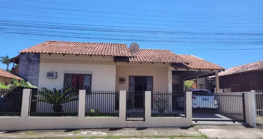 Casa para Venda em Penha, Centro, 4 dormitórios, 3 banheiros, 2 vagas