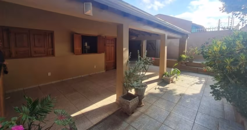 Casa de 3 quartos, sendo 1 suíte, CPA 2