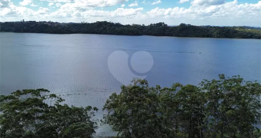 Terreno plano de 1008 m² em condomínio fechado - Região Parelheiros