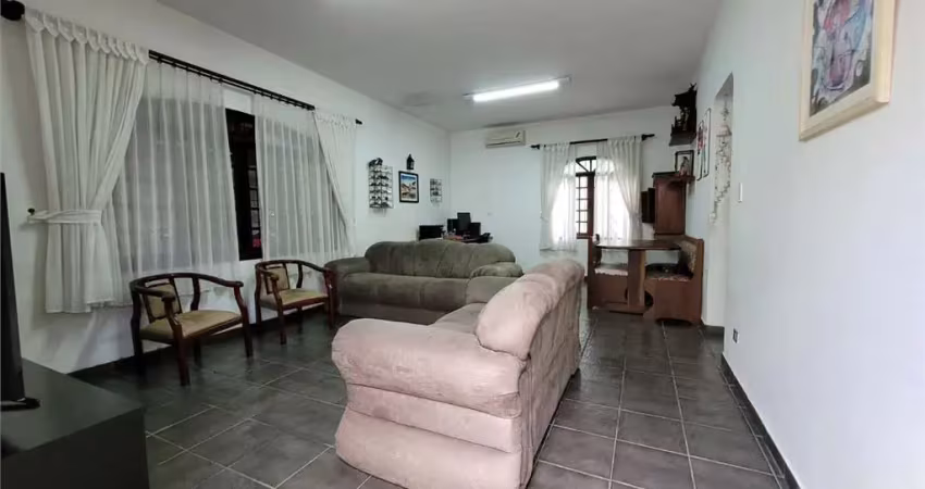Casa térrea com 3 quartos à venda - Bairro Jardim Guanhembu