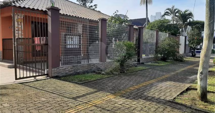 Excelente Casa Térrea  Centro de Tramandai- RS 1.900.000 Comercial ou Residencial com 2 apartamentos