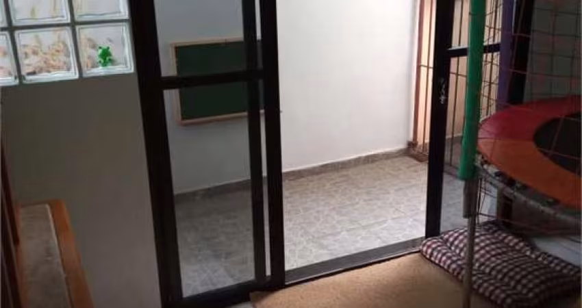 Sobrado com 2 casas á venda - Jd  Graúna.