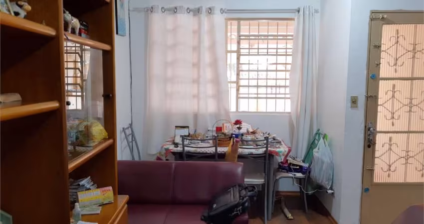 Casa á venda com 02 dormitórios na Cidade Ademar