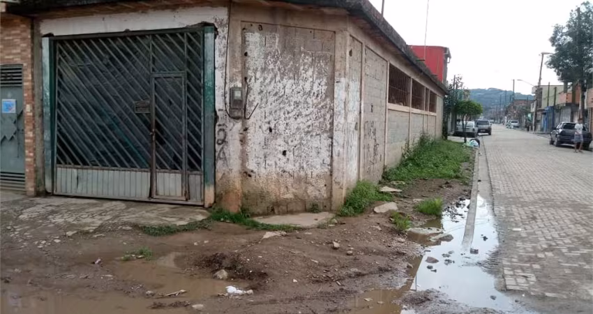 Casa com 1 quarto  - Á Venda no condomínio Vargem Grande!
