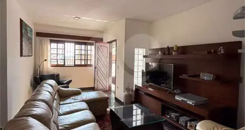 Casa térrea com 3 quartos à venda em Interlagos - SP