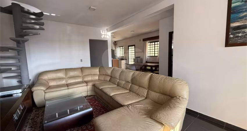 Casa térrea com 3 quartos mobiliada à venda em Interlagos - SP