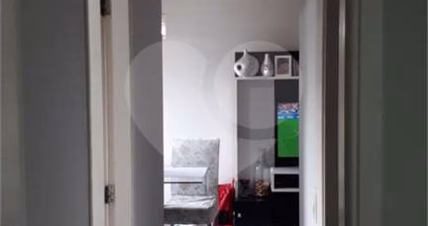 Apartamento reformado com 02 dormitórios a venda - Vila Isa