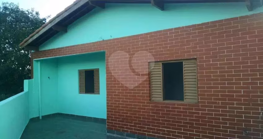 Casa para  VENDA com 02 dormitórios no Parque Alto