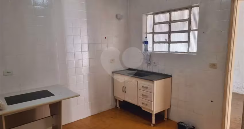 Casa térrea com 2 quartos para locação em cidade dutra - sp