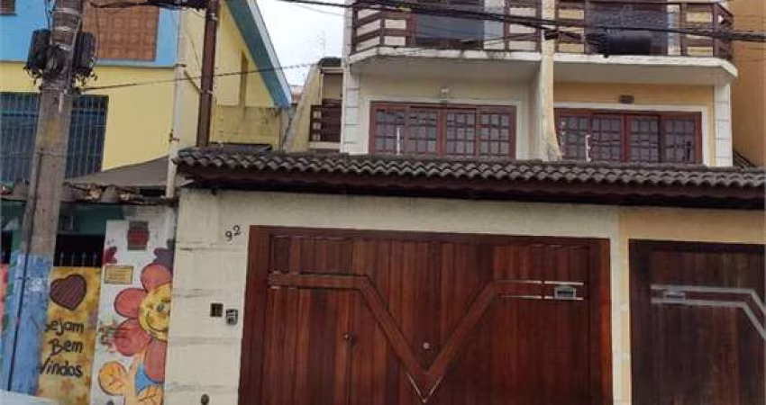 Excelente sobrado de 3 Suítes em rua tranquila, Parque Jabaquara.