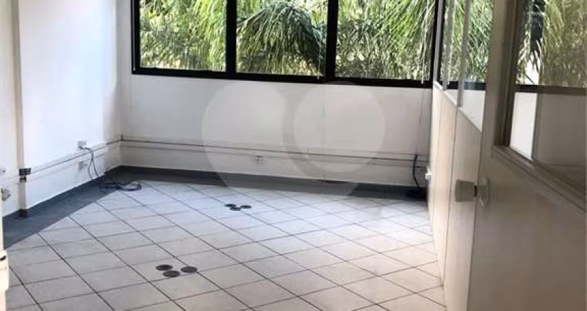 Sala comercial próxima ao metrô.