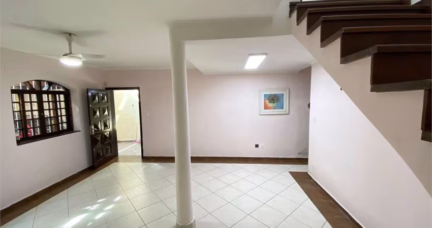 Bela casa arejada em Indianópolis, com edícula, 3 quartos e 3 vagas.