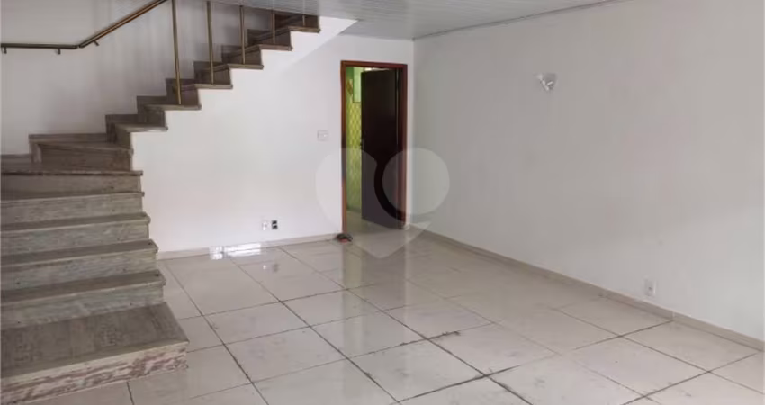 CASA COM 03 QUARTOS, 03 VAGAS AO LADO DO PARQUE DA INDEPENDÊNCIA