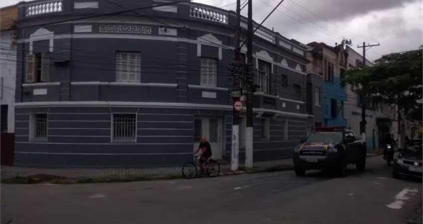 Terreno com 4 quartos à venda em Vila Mathias - SP