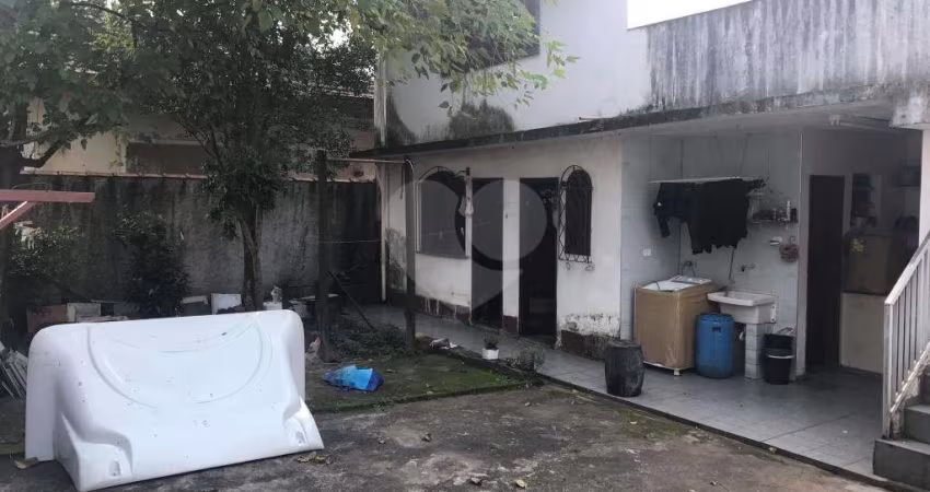 Sobrado com 4 quartos à venda em Marapé - SP