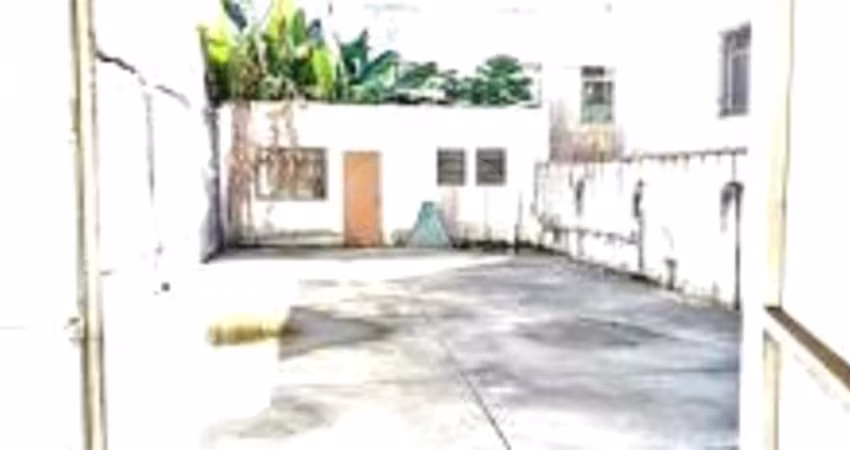 Casa à venda ou para locação em Vila Mathias - SP