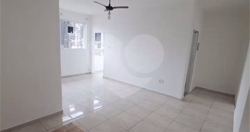 Apartamento com 1 quartos à venda em Embaré - SP
