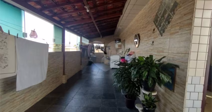 Sobrado com 4 quartos à venda em Cidade Naútica - SP