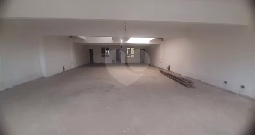 Prédio inteiro à venda ou para locação em Centro - SP