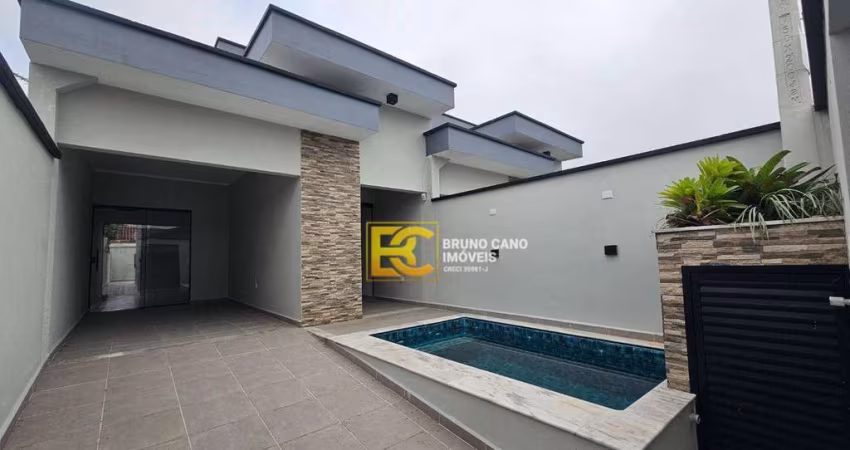 Casa Térrea Moderna com Piscina a 2.000m da Praia