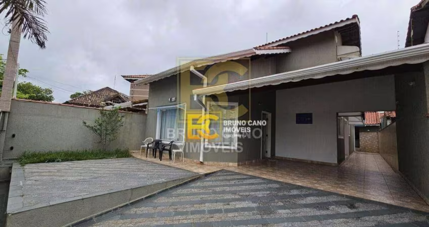 Lindo Sobrado a 100 Metros do Mar