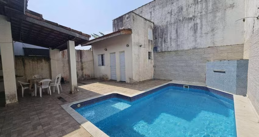 Casa térrea a 500 metros da praia – conforto e lazer em Peruíbe