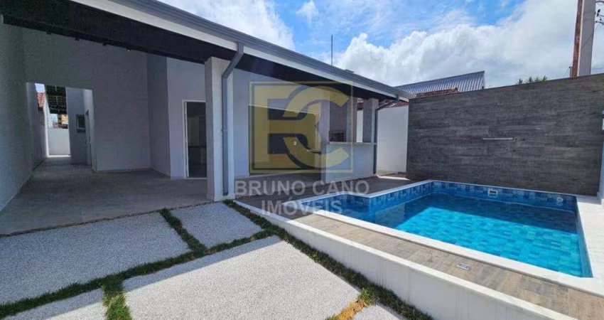 Casa com 3 Quartos e Área de Lazer a 150m do Mar em Peruíbe