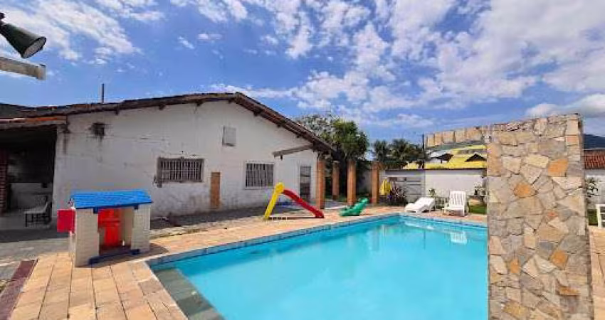 Casa térrea oportunidade em 2 lotes proximo ao mar com piscina - Peruíbe/SP