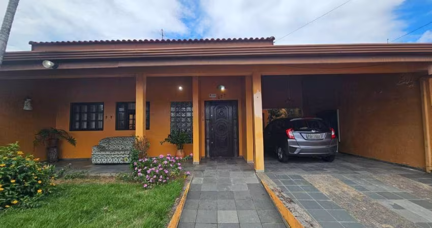 Casa térrea com 3 dormitórios e piscina em ótima localização - Ribamar - Peruíbe/SP
