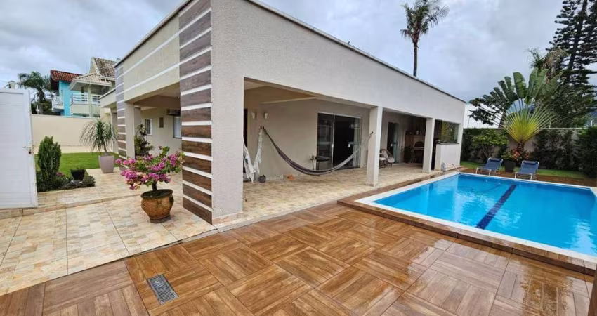 OPORTUNIDADE DE PERMUTA EM SANTOS! Linda casa térrea com dois terrenos com piscina á venda á 150m do mar - Ribamar - Peruíbe/SP