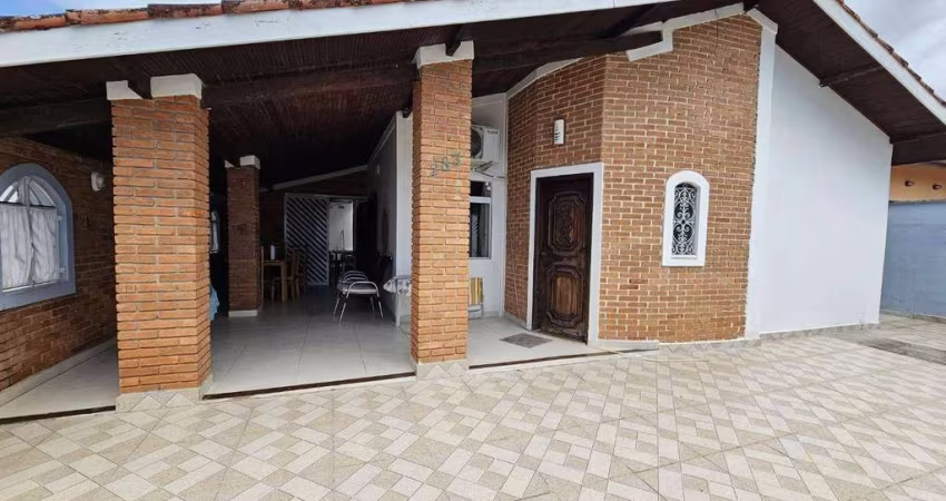 Oportunidade em Peruíbe: Casa a 150 metros da praia no Balneário São João Batista I