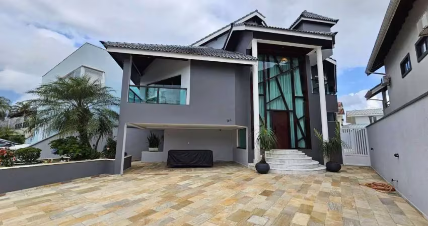 Triplex alto padrão com vista permanente para o mar em condomínio exclusivo de peruíbe