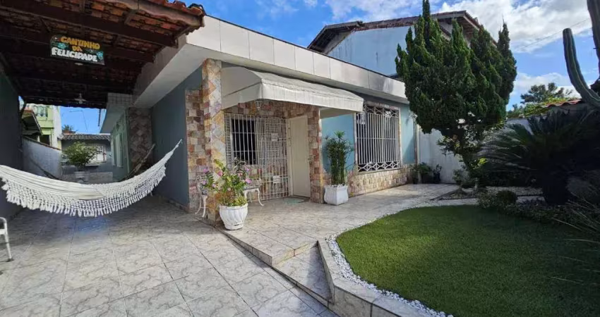 Casa isolada com edícula a 1.000m da praia – conforto e espaço para toda a família