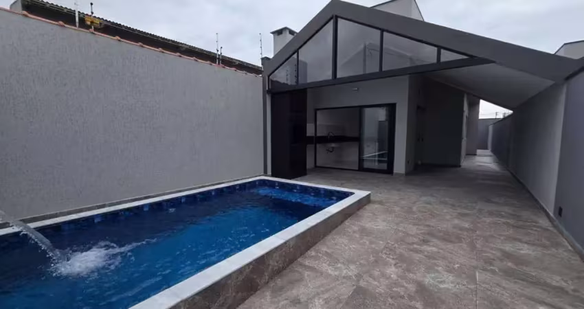 Casa nova e moderna a venda na cidade de Peruíbe - Peruíbe/SP