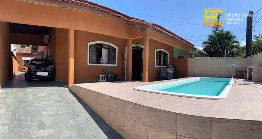 Casa Térrea com Piscina a 100 Metros da Praia