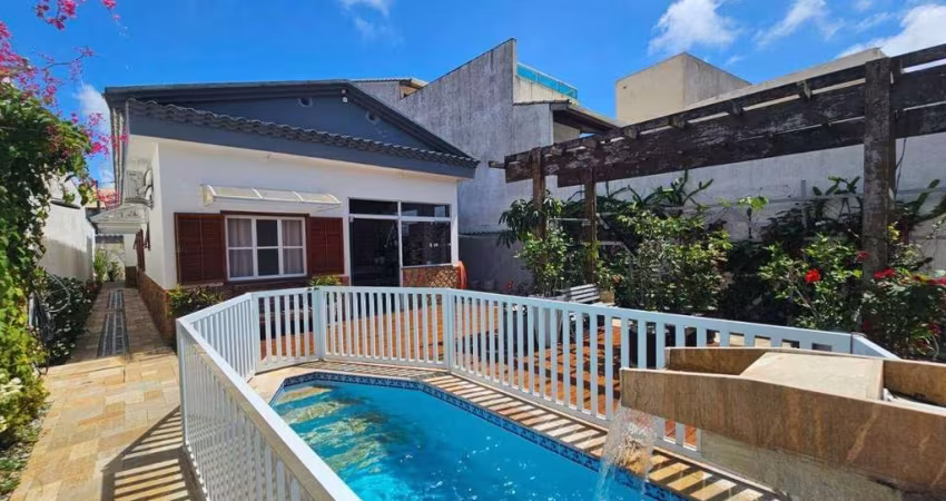 Casa Térrea com Piscina, 150m da praia - Centro   -Peruíbe/SP
