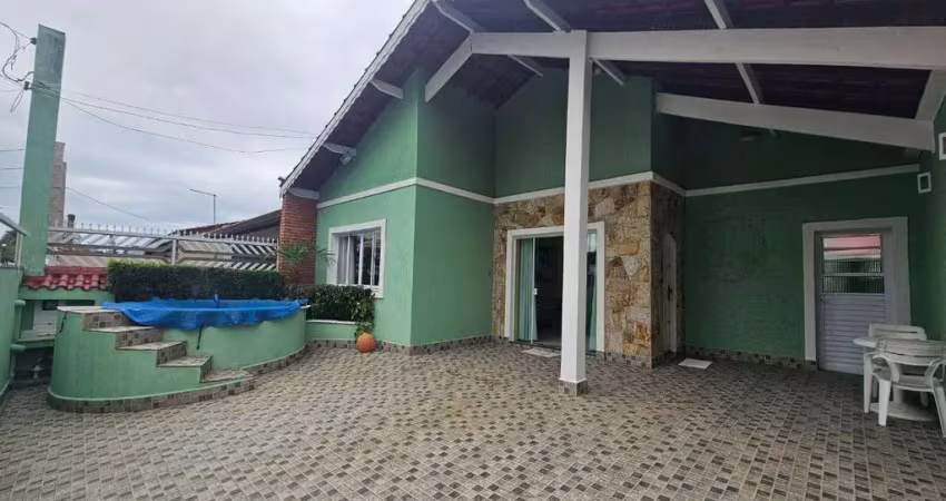 Casa térrea à 150 metros da praia no oasis em peruíbe/sp