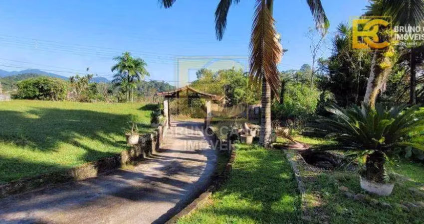 Chácara com duas casas, piscina e amplo terreno – itariri