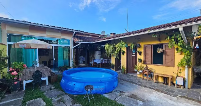 Casa aconchegante com edicula e quintal espaçoso - estância pérola negra - peruíbe/sp