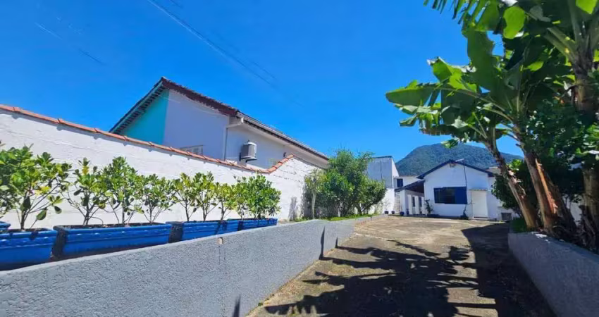 Casa com 3 quartos à venda na Rua Doutor Roberto Silva, 282, Centro, Peruíbe