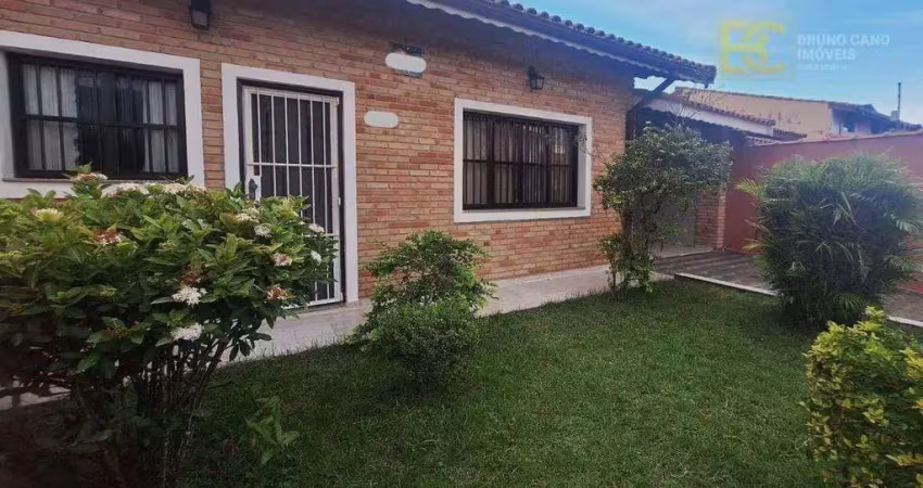 Casa no litoral a 850 metros da praia com piscina e 4 dormitórios - três marias - peruíbe/sp