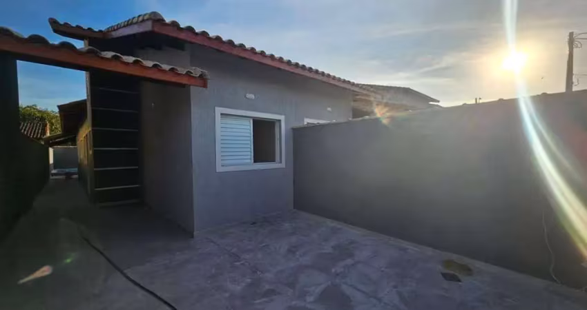 Casa nova com piscina á venda no josedy em peruíbe/sp