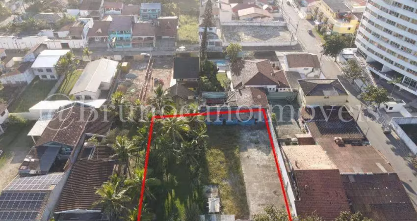 Terreno à venda na Avenida Governador Mário Covas Júnior, Centro, Peruíbe