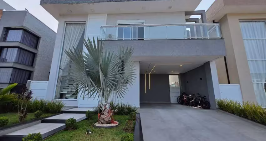 Sobrado com 4 suites à venda - condomínio flora rica - peruíbe/sp