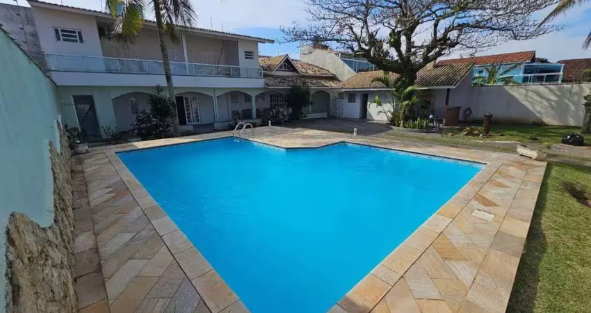 Sobrado com piscina em dois lotes a 150 metros do mar - josedy - peruíbe/sp