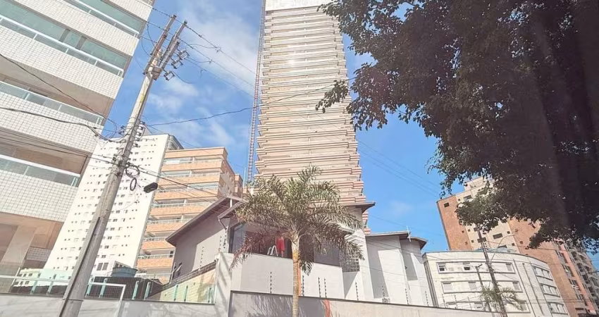 BELÍSSIMO APARTAMENTO, À 60m DO MAR E LAZER COMPLETO